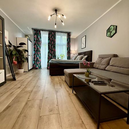 Apartament Flaming Deluxe Z Balkonem - Scisle Centrum Naprzeciwko Pkp I Pks - Self Check In - Darmowy Parking - Pozne Wymeldowanie Do 12 - Wystawiamy Fv オポーレ エクステリア 写真